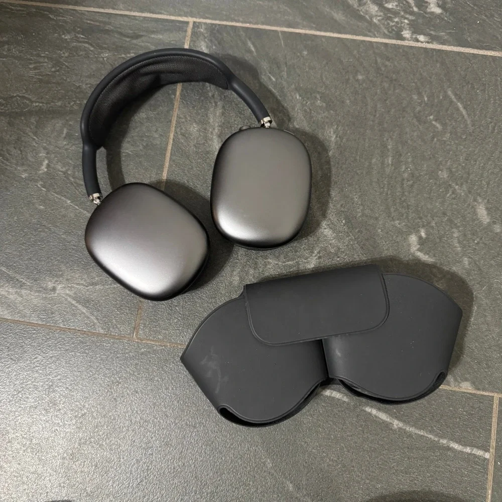NOT WORKING Apple AirPods Max Space Gray Over Ear Wireless Headphones Smart Case